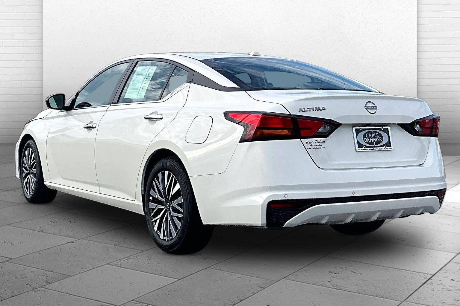 Used 2025 Nissan Altima 2.5 SV FWD image 11