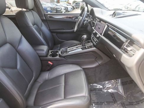 Used 2023 Porsche Macan Turbo image 15