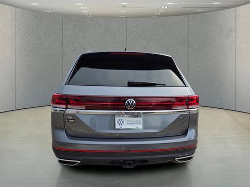 Used 2025 Volkswagen Atlas SE AWD/4WD image 4