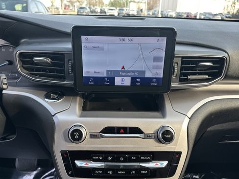 Used 2022 Ford Explorer XLT w/ Equipment Group 202A image 24