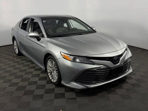 Used 2019 Toyota Camry XLE FWD image 1