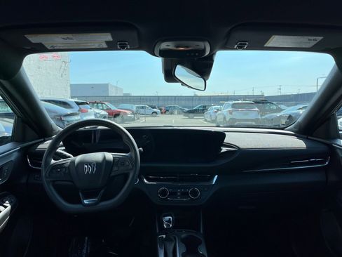 Used 2025 Buick Envista Preferred image 33