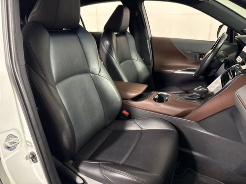 Used 2023 Toyota Venza XLE AWD/4WD image 14
