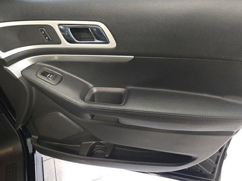 Used 2014 Ford Explorer XLT w/ Equipment Group 202A image 3