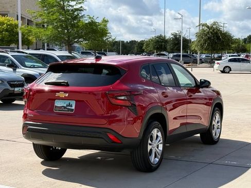 Used 2026 Chevrolet Trax LS FWD image 5
