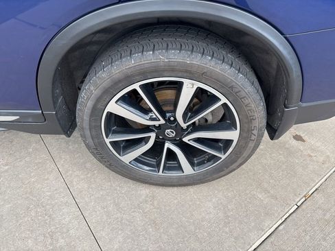 Used 2019 Nissan Rogue SL w/ Premium Package image 14
