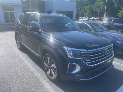 Used 2024 Volkswagen Atlas SEL image 2