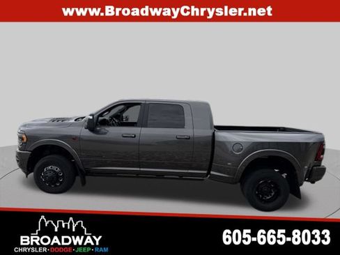 Used 2024 RAM 3500 Limited AWD/4WD image 4