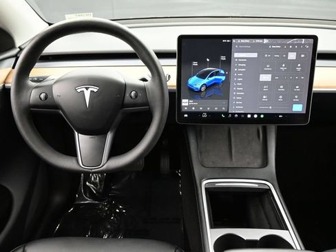Used 2024 Tesla Model Y Long Range AWD/4WD image 5