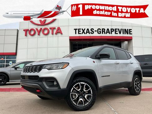 Used 2025 Jeep Compass Trailhawk image 1
