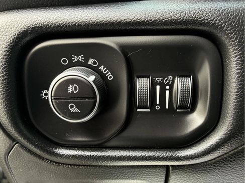 Used 2019 RAM 1500 Big Horn image 18