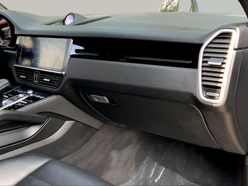 Used 2019 Porsche Cayenne AWD/4WD image 28