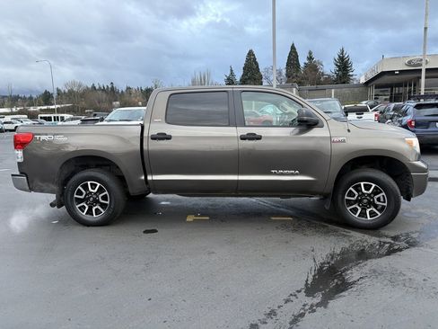 Used 2011 Toyota Tundra 4x4 CrewMax image 4