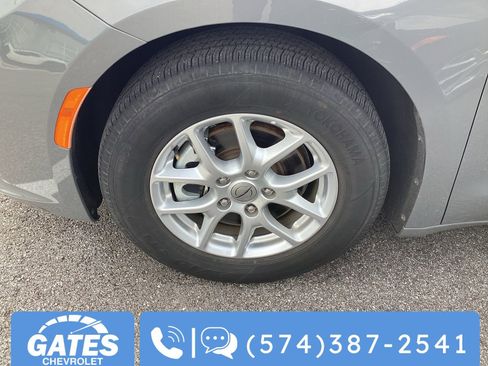 Used 2023 Chrysler Pacifica Touring-L image 38