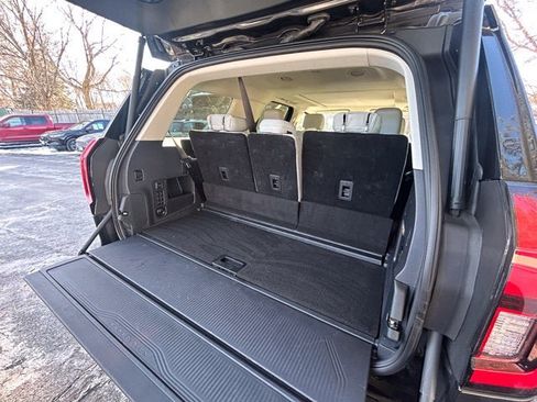 Used 2025 Ford Expedition Platinum image 8