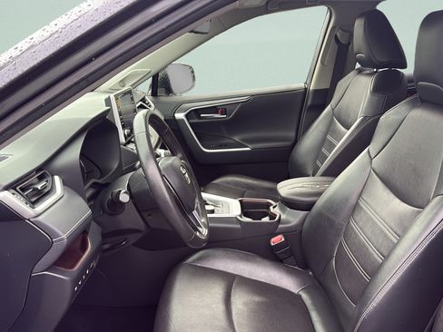 Used 2019 Toyota RAV4 Limited w/ Advanced Technology Package AWD/4WD image 9