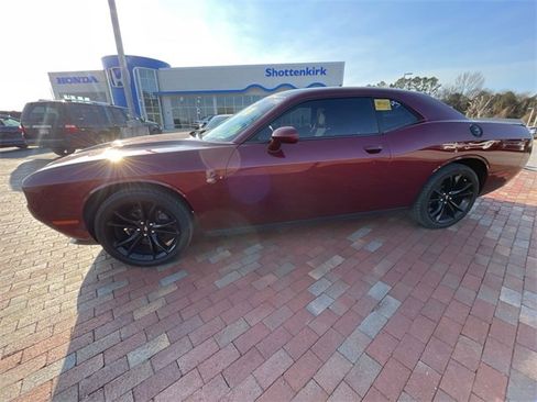 Used 2018 Dodge Challenger SXT w/ Blacktop Package image 10