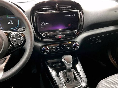 Used 2023 Kia Soul S FWD image 7