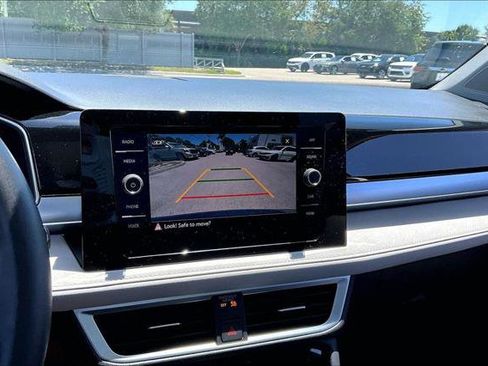 Used 2025 Volkswagen Taos SE w/ Panoramic Sunroof Package FWD image 27