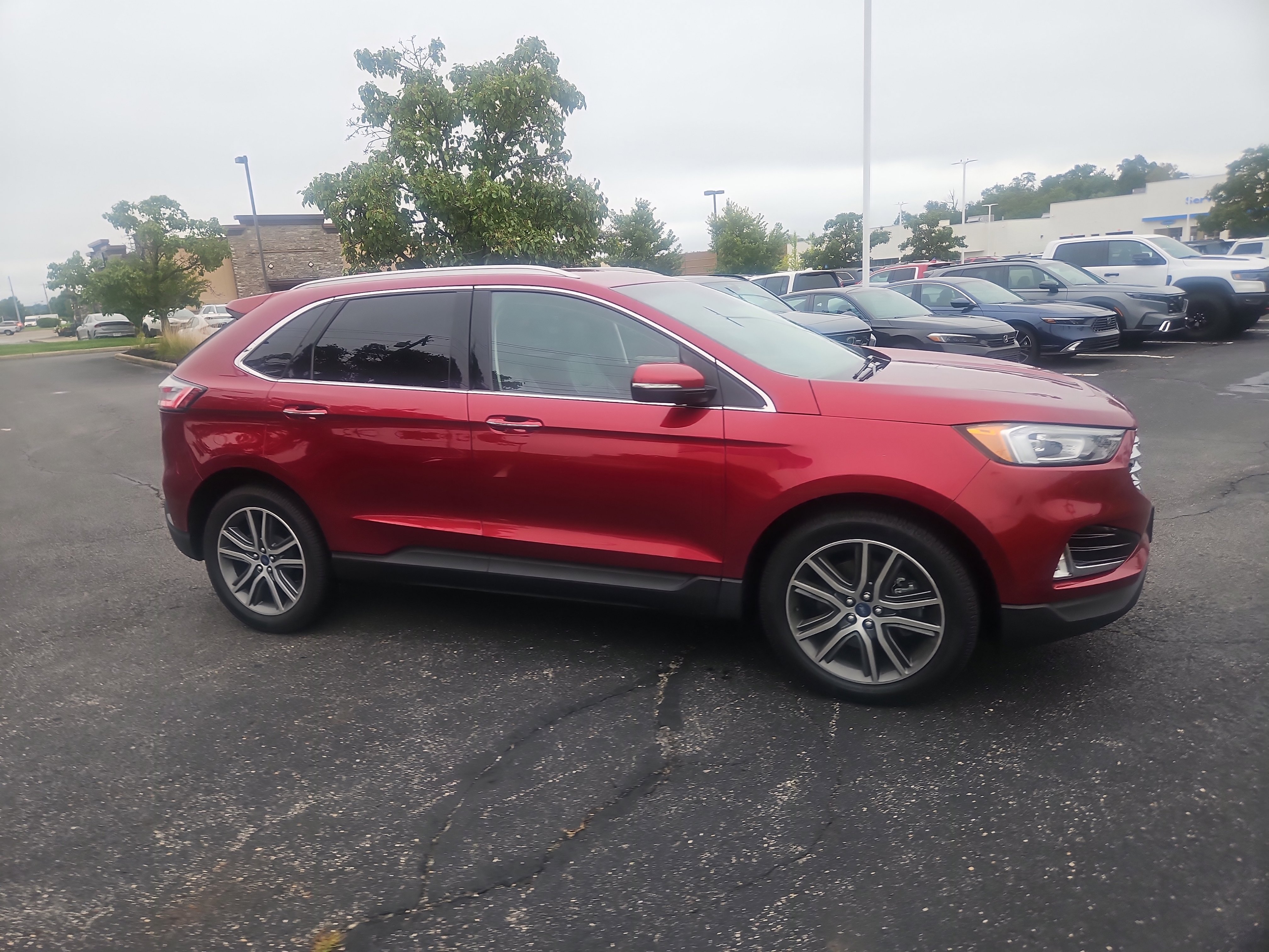 Used 2019 Ford Edge Titanium w/ Cold Weather Package AWD/4WD image 18