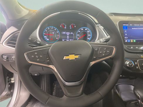 Used 2025 Chevrolet Malibu RS FWD image 17