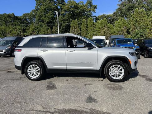Used 2025 Jeep Grand Cherokee Laredo X AWD/4WD image 11