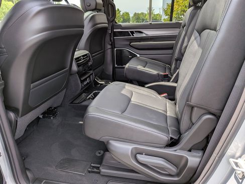 New 2026 Jeep Grand Wagoneer Limited AWD/4WD image 18