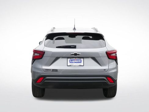New 2026 Chevrolet Trax LT w/ Driver Confidence Package FWD image 4