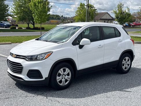 Used 2019 Chevrolet Trax LS FWD image 3