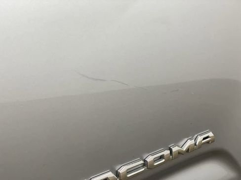 Used 2018 Toyota Tacoma TRD Sport image 32