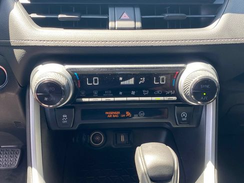 Used 2020 Toyota RAV4 XLE FWD image 17
