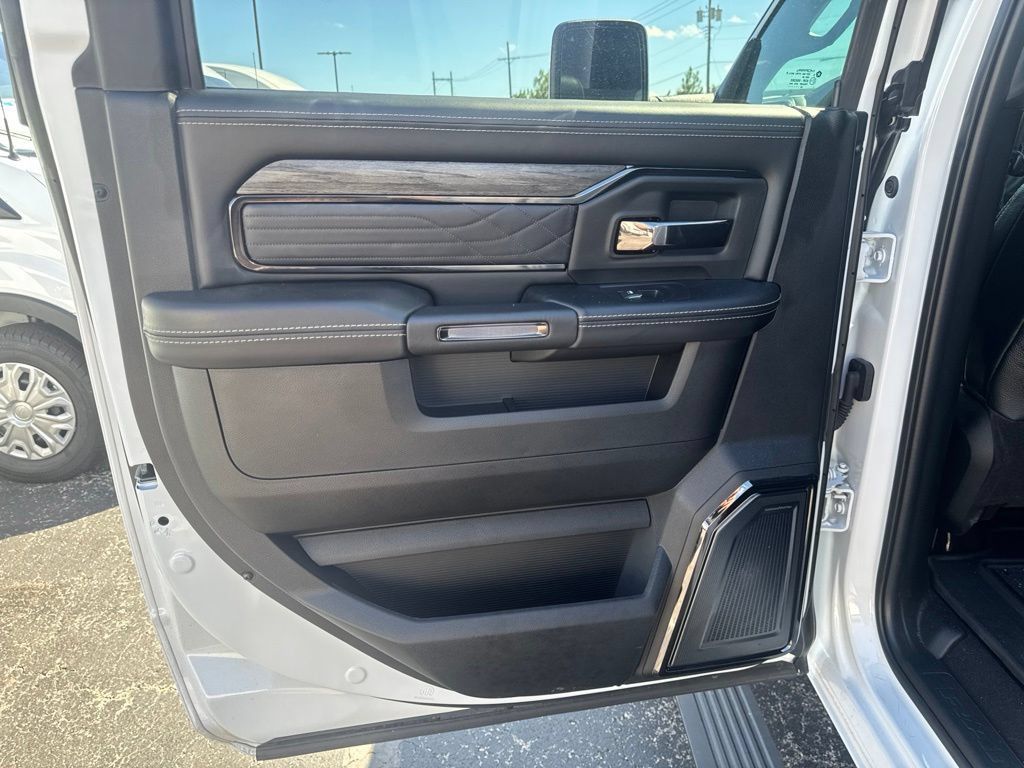 Used 2026 RAM 2500 Limited AWD/4WD image 27