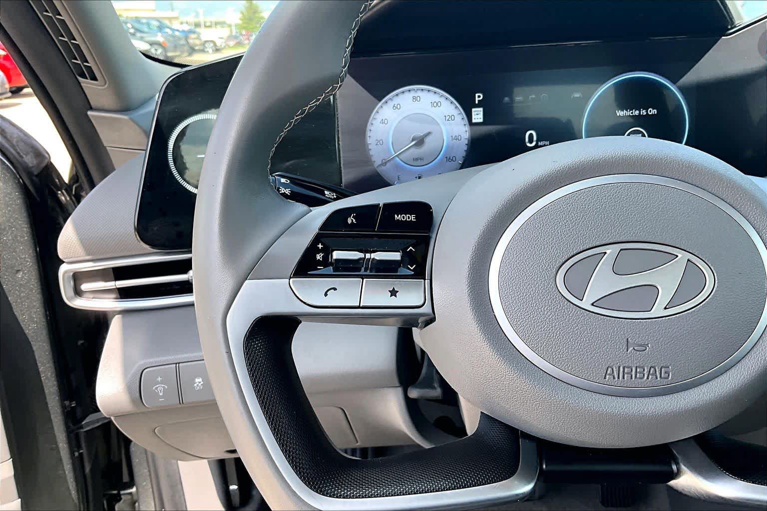 Certified 2025 Hyundai Elantra SEL FWD image 24