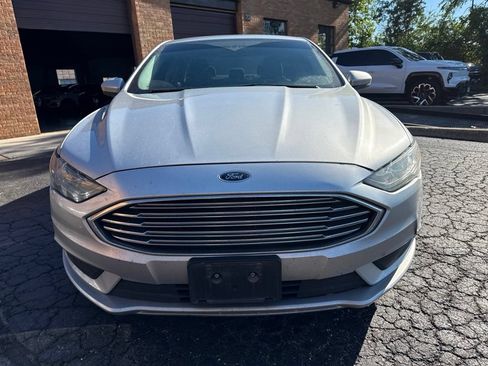 Used 2018 Ford Fusion SE w/ Fusion SE Technology Package FWD image 9