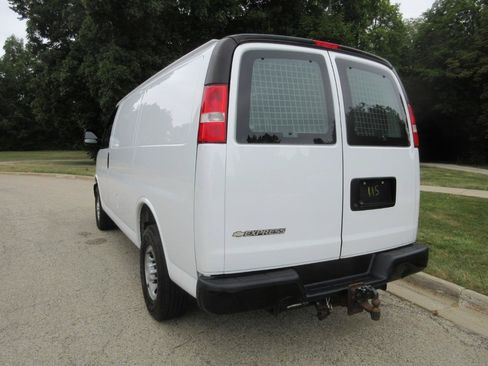 Used 2017 Chevrolet Express 2500 RWD image 25