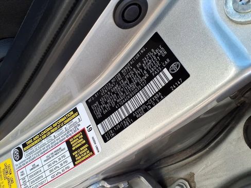 Used 2025 Toyota Camry LE image 31