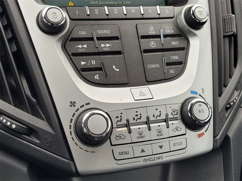 Used 2017 Chevrolet Equinox LS image 17