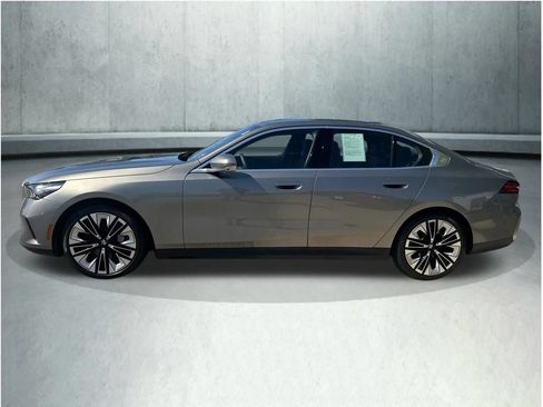 Used 2025 BMW 540i xDrive AWD/4WD image 2