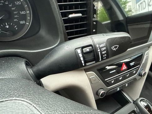 Used 2017 Hyundai Elantra SE image 21