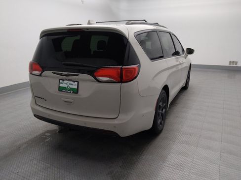 Used 2020 Chrysler Pacifica Touring-L Plus FWD image 7
