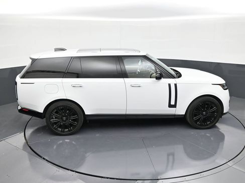 Used 2025 Land Rover Range Rover Long Wheelbase SE AWD/4WD image 17