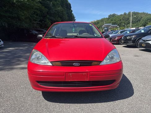 Used 2001 Ford Focus SE FWD image 2