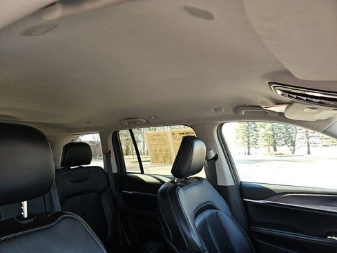 Used 2023 Jeep Grand Cherokee Limited w/ Black Appearance Package image 13