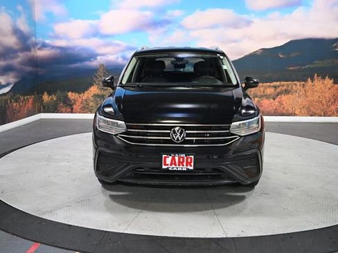 Used 2024 Volkswagen Tiguan SE image 2