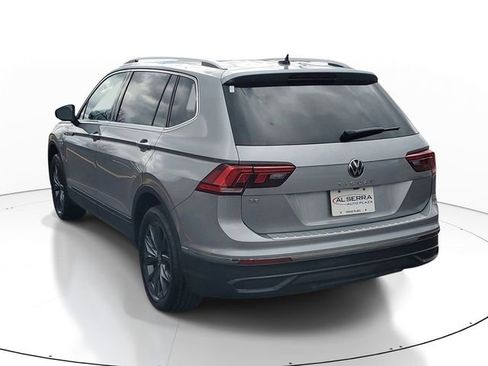 Used 2023 Volkswagen Tiguan SE w/ Panoramic Sunroof Package image 3