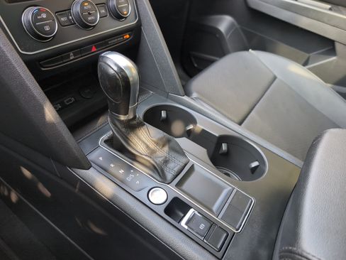 Used 2019 Volkswagen Atlas SE w/ Panoramic Sunroof Package FWD image 25