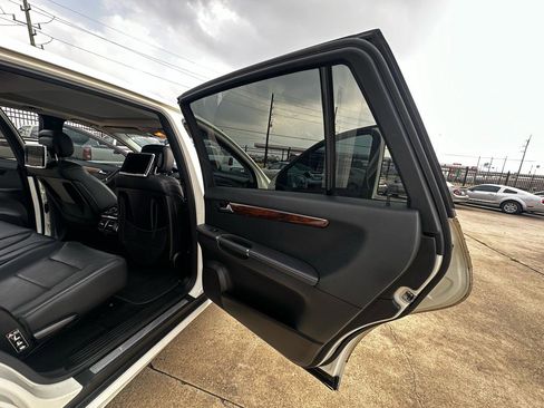 Used 2012 Mercedes-Benz R 350 4MATIC image 32