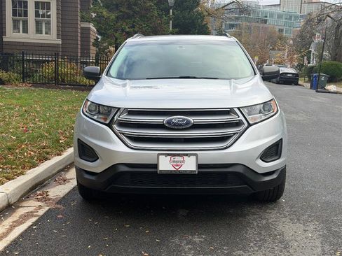 Used 2017 Ford Edge SE image 2