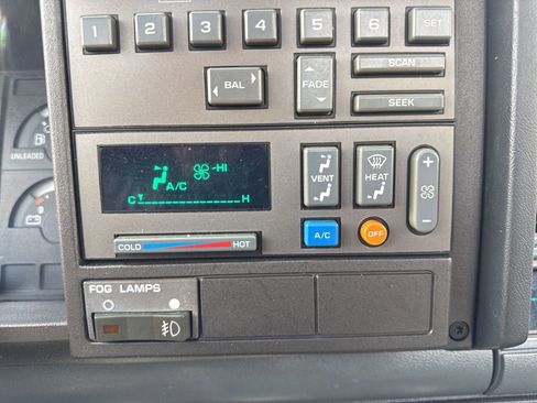 Used 1990 Chevrolet Silverado 1500 2WD Regular Cab image 13