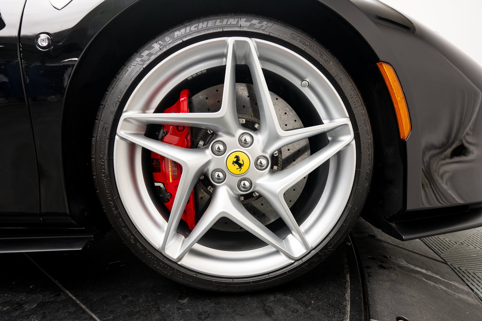 Used 2022 Ferrari F8 Tributo RWD image 39